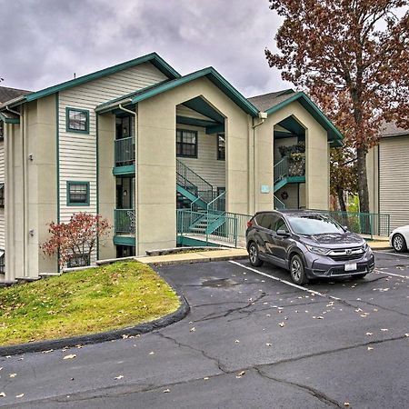 Condo Amidst Branson Action With Pool Access And Golf! Exterior photo