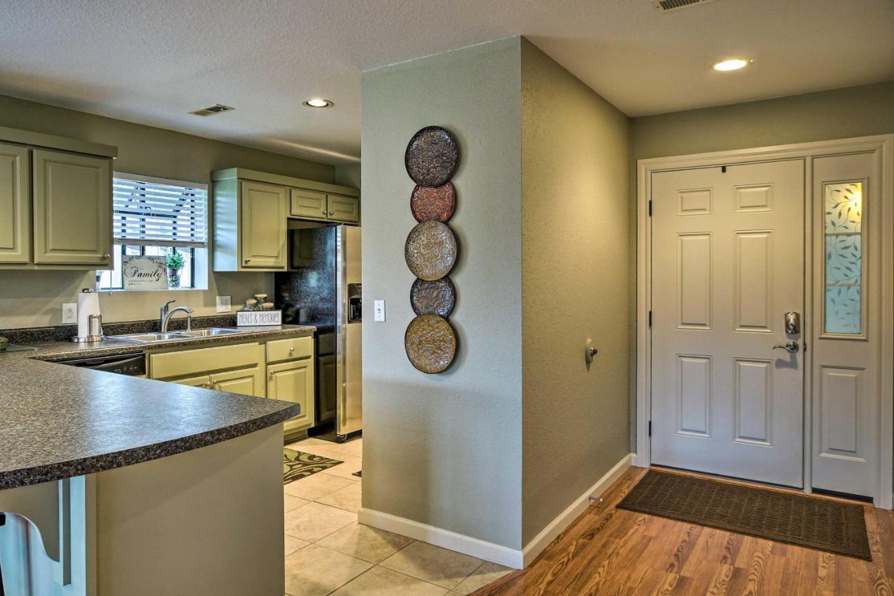 Condo Amidst Branson Action With Pool Access And Golf! Exterior photo