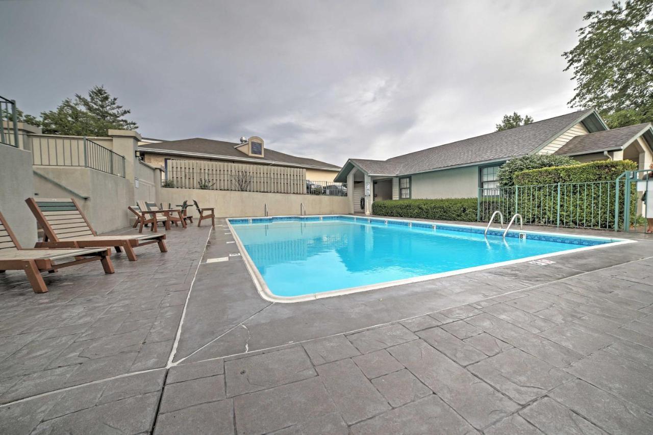 Condo Amidst Branson Action With Pool Access And Golf! Exterior photo